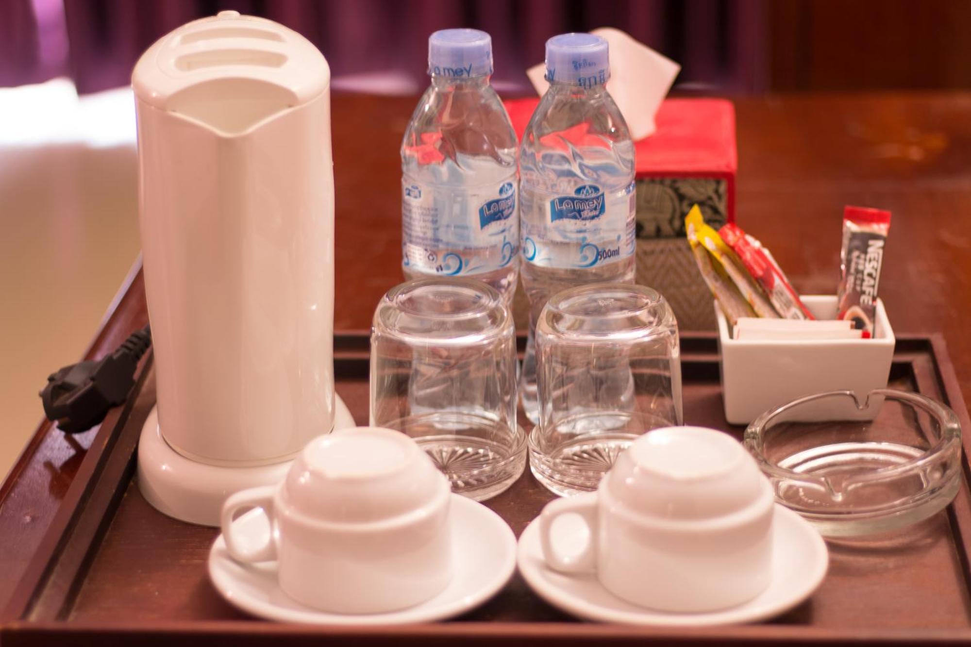 Mekong Angkor Deluxe Hotel Siem Reap Bagian luar foto