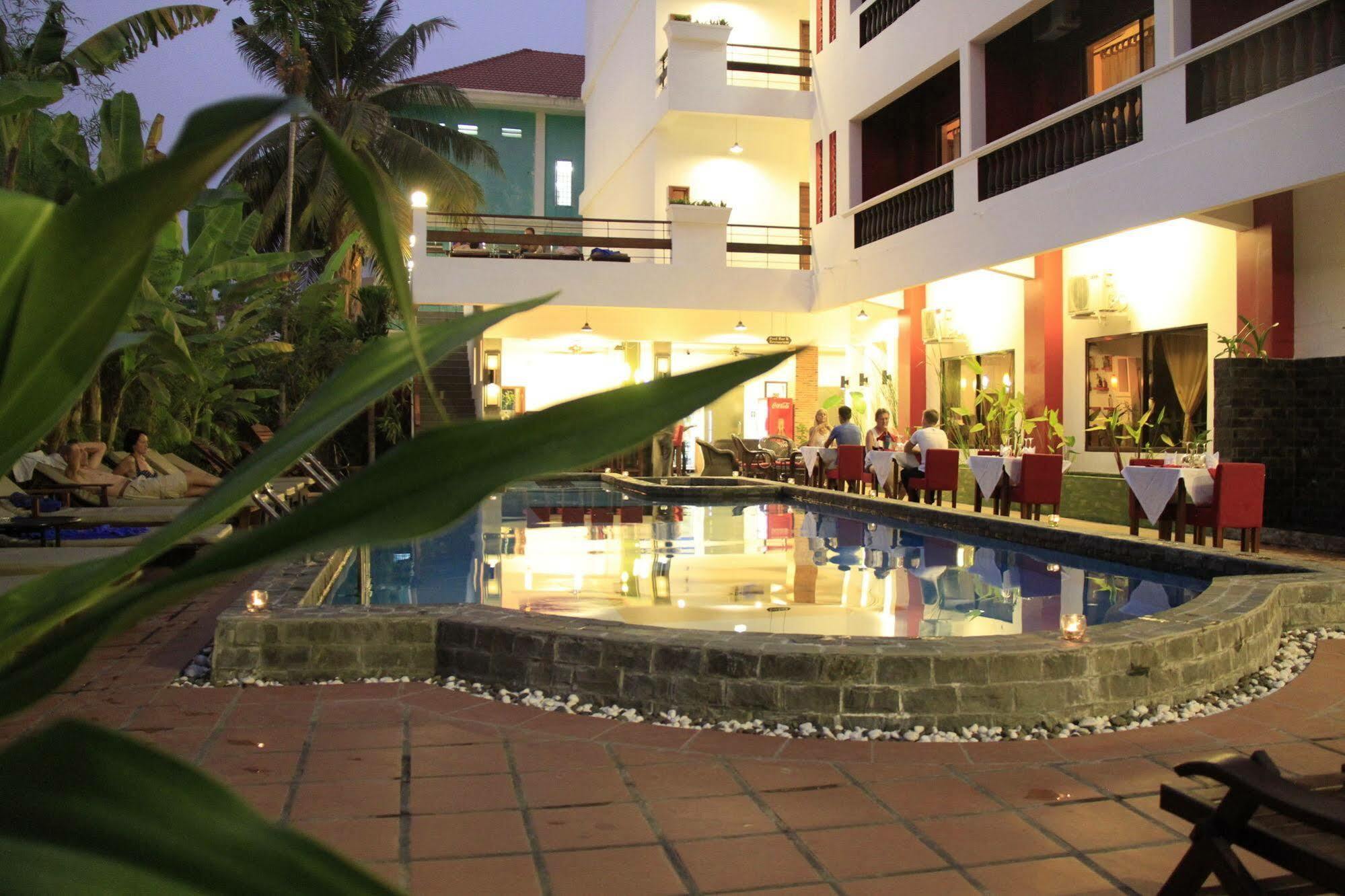 Mekong Angkor Deluxe Hotel Siem Reap Bagian luar foto