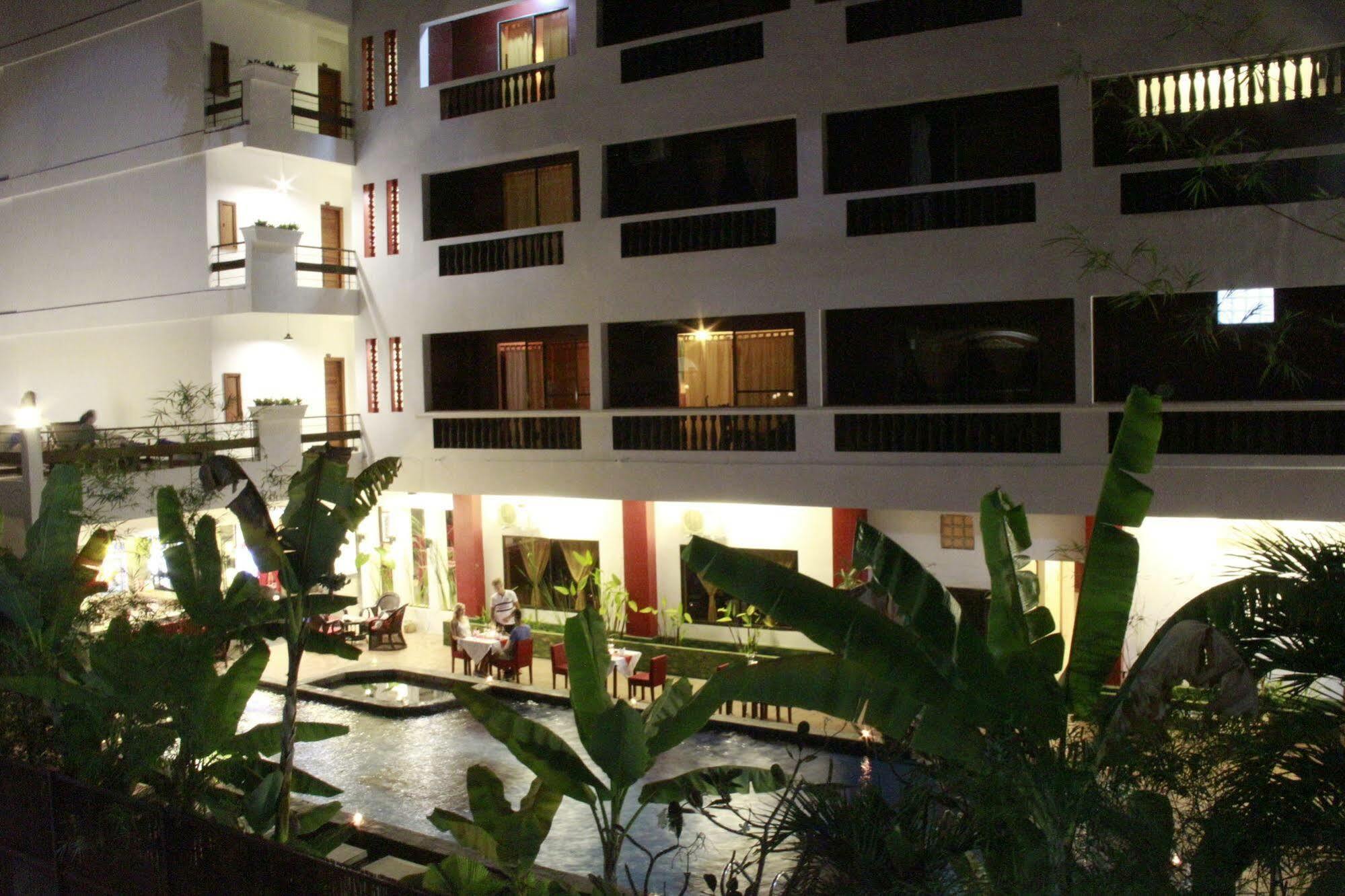 Mekong Angkor Deluxe Hotel Siem Reap Bagian luar foto
