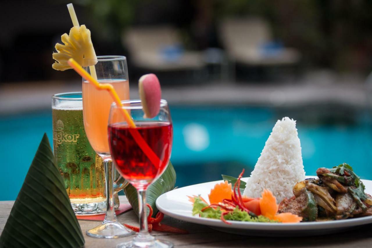 Mekong Angkor Deluxe Hotel Siem Reap Bagian luar foto